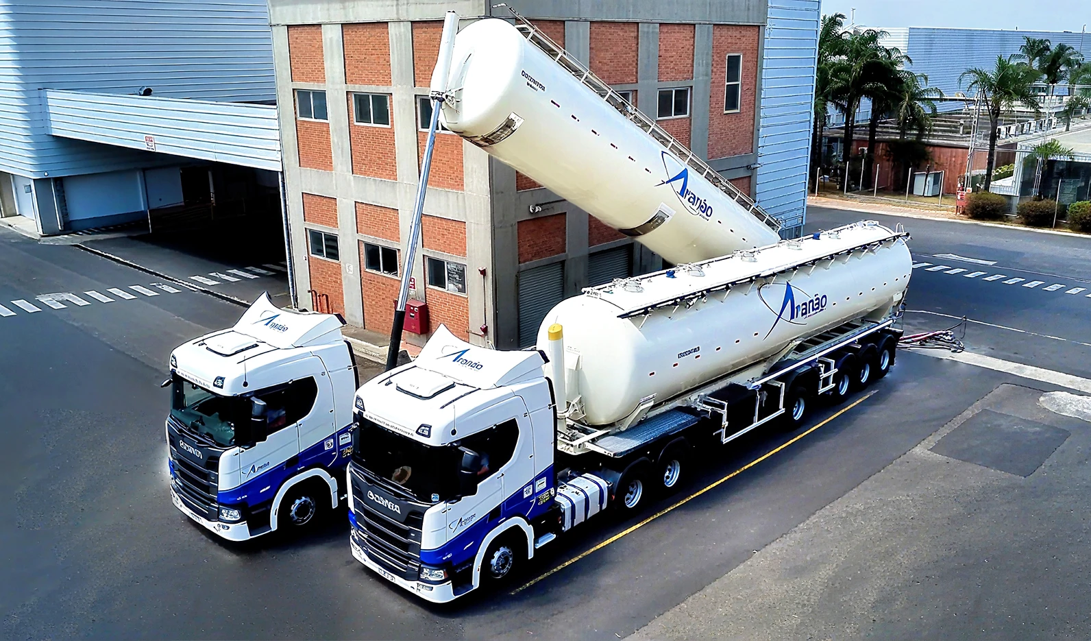 Carreta silo da Aranão para transporte de granéis sólidos